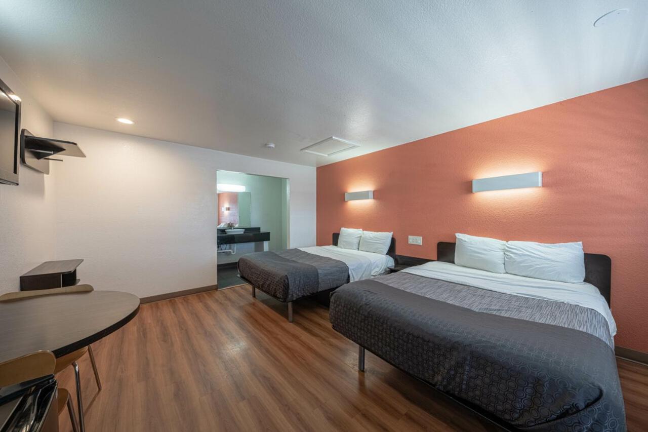 Coastal Valley Inn คาสโตรวิลล์ ภายนอก รูปภาพ