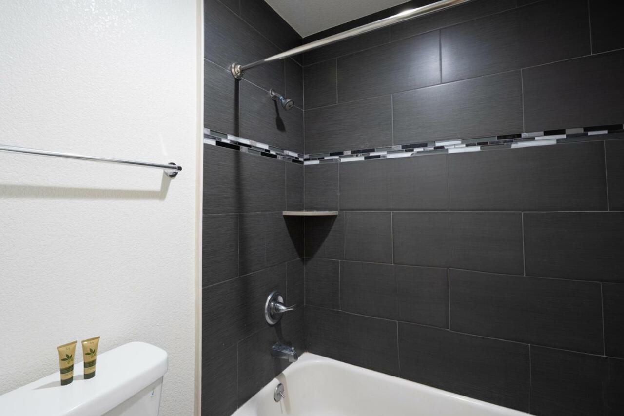 Coastal Valley Inn คาสโตรวิลล์ ภายนอก รูปภาพ